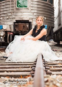 senior-session-trian-logo